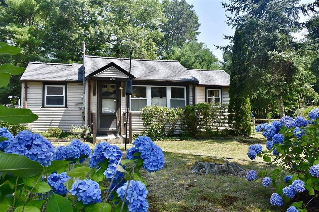 55 Algonquin St, Wareham, MA 02532