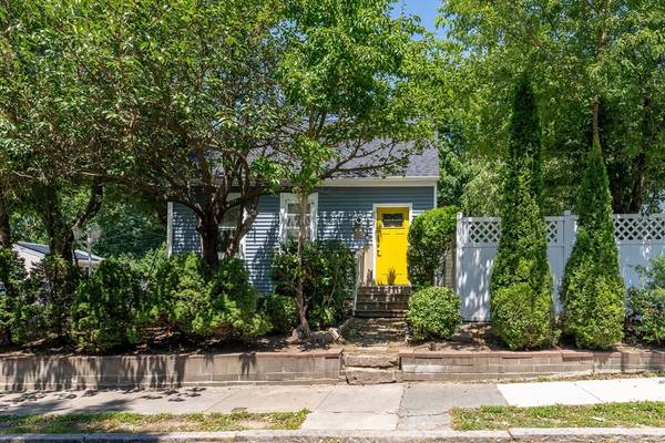 55 Mount Vernon St, New Bedford, MA 02740