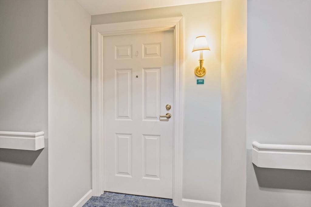Falmouth, MA 02540,110 Dillingham Ave #202