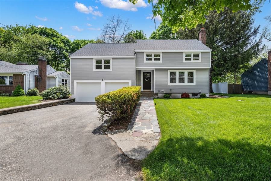 102 Hathaway Cir, Arlington, MA 02476