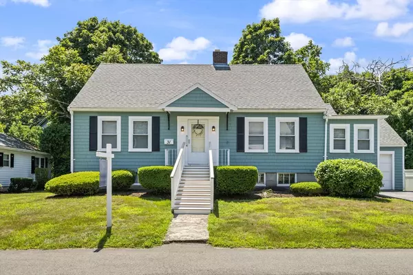 31 Crescent St, Rockland, MA 02370