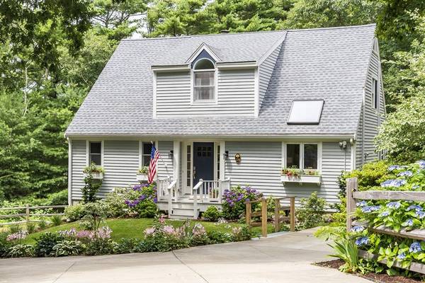 128 Blacksmith Shop Rd, Falmouth, MA 02540