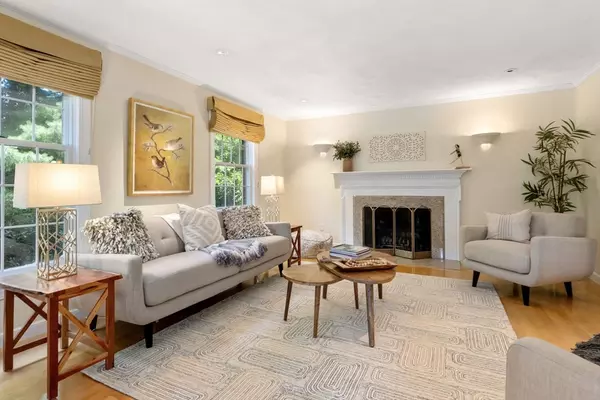 Weston, MA 02493,74 Buckskin Dr