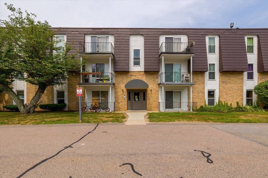 2 Shadowbrook Ln #4, Milford, MA 01757