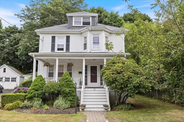 33 Moffatt Rd, Salem, MA 01970