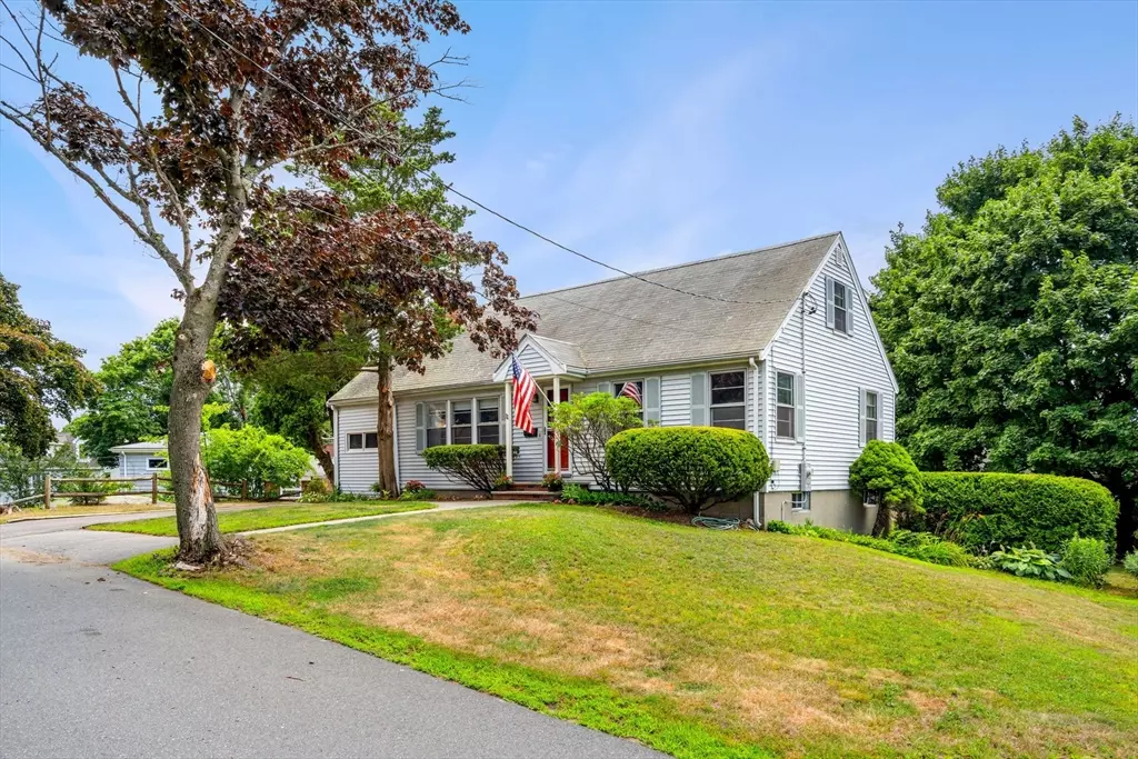 Marblehead, MA 01945,11 Girdler Road