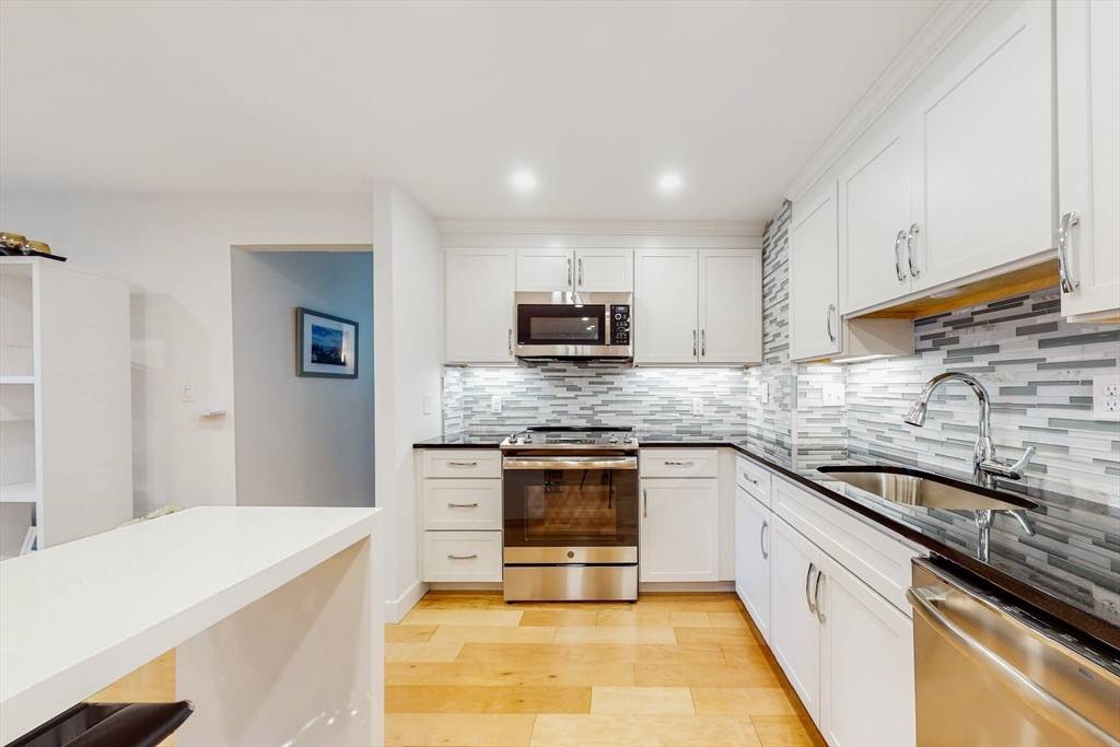Boston, MA 02467,50-56 Broadlawn Park #416