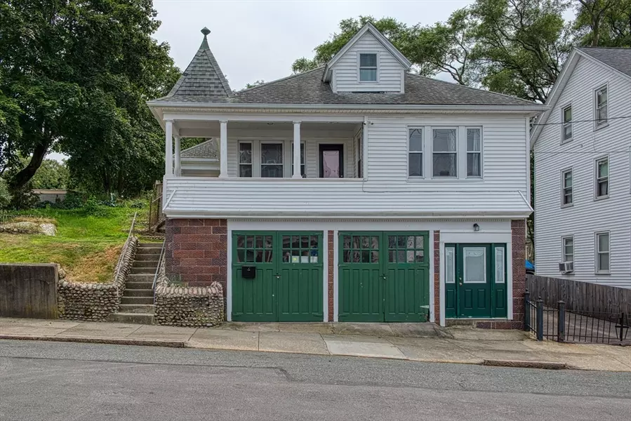 643 King Philip St, Fall River, MA 02724