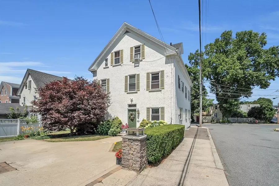 37 Aborn St, Peabody, MA 01960