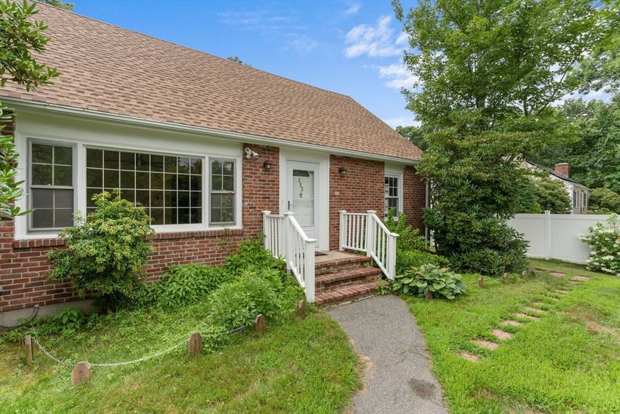 393 High Plain St, Walpole, MA 02081