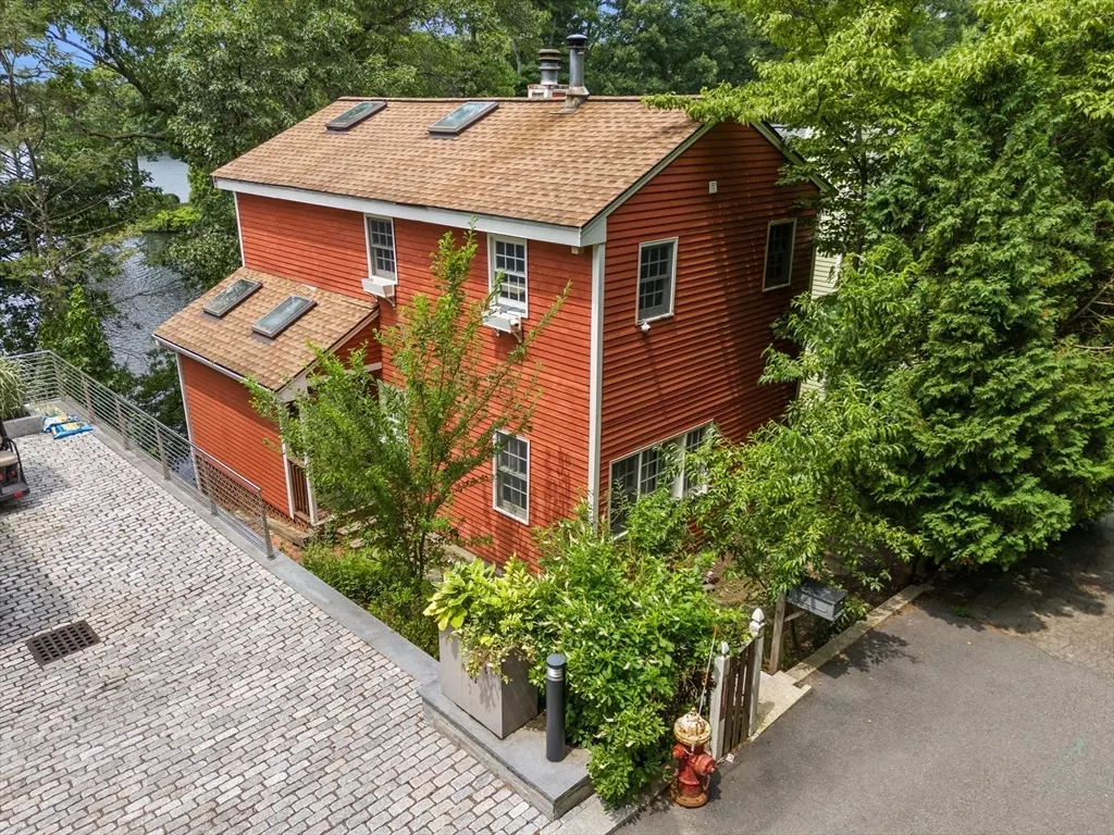 Wellesley, MA 02482,75 Russell Rd