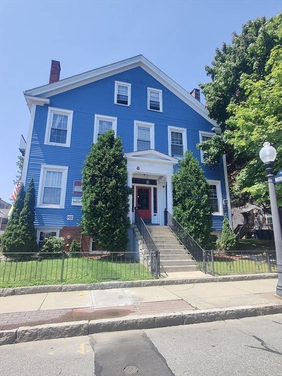 147 8th St, New Bedford, MA 02740