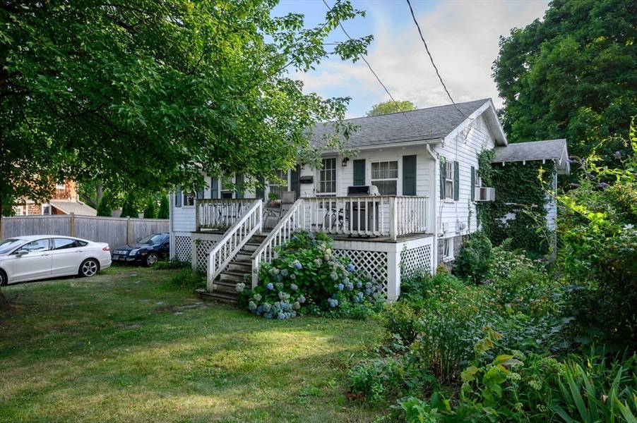 6 Whiton Ave, Hingham, MA 02043