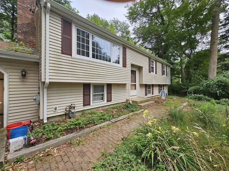 345 Plain St, Hanover, MA 02339