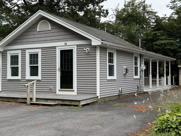 28 Pinegrove Ave, Middleboro, MA 02346