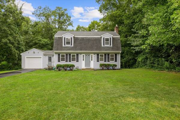 9 Joyce Cir, Shrewsbury, MA 01545