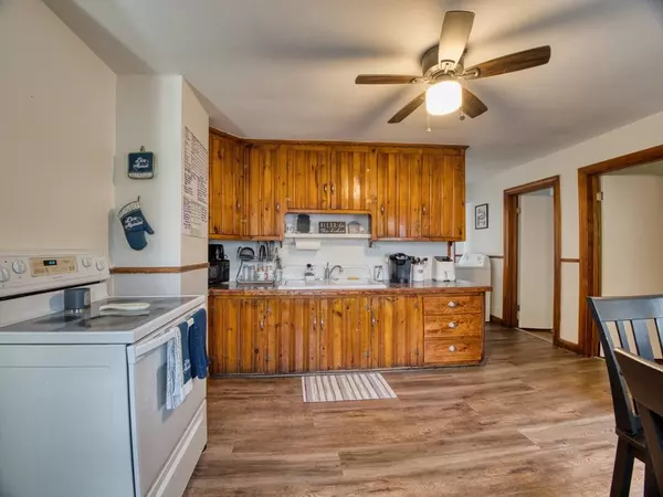 Southbridge, MA 01550,54 Lens St