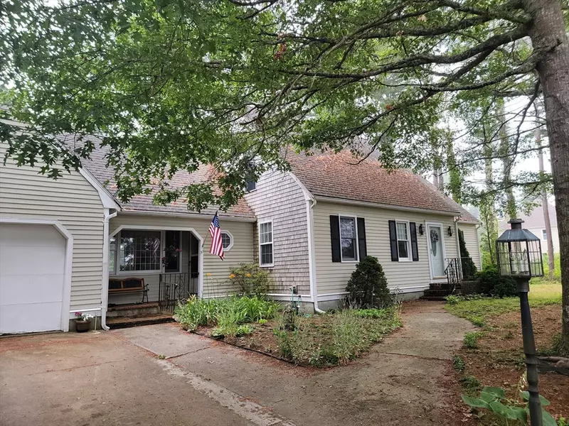 51 Nye Ln, Bourne, MA 02532