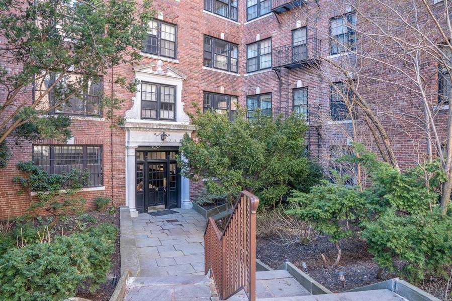 50 Follen St #512, Cambridge, MA 02138