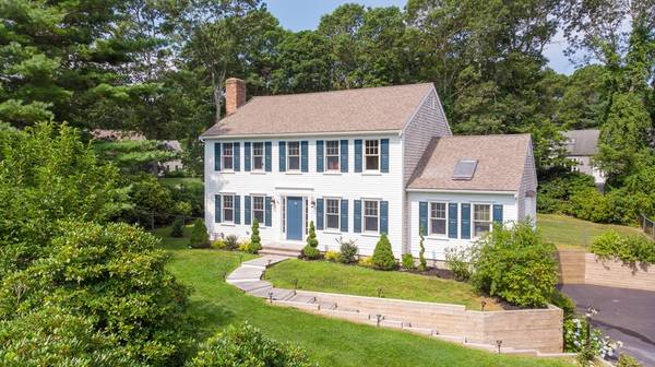 15 Moon Compass Ln, Sandwich, MA 02563