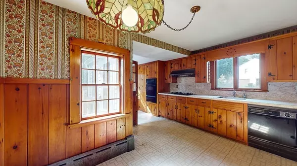 Hopkinton, MA 01748,10 Exchange St