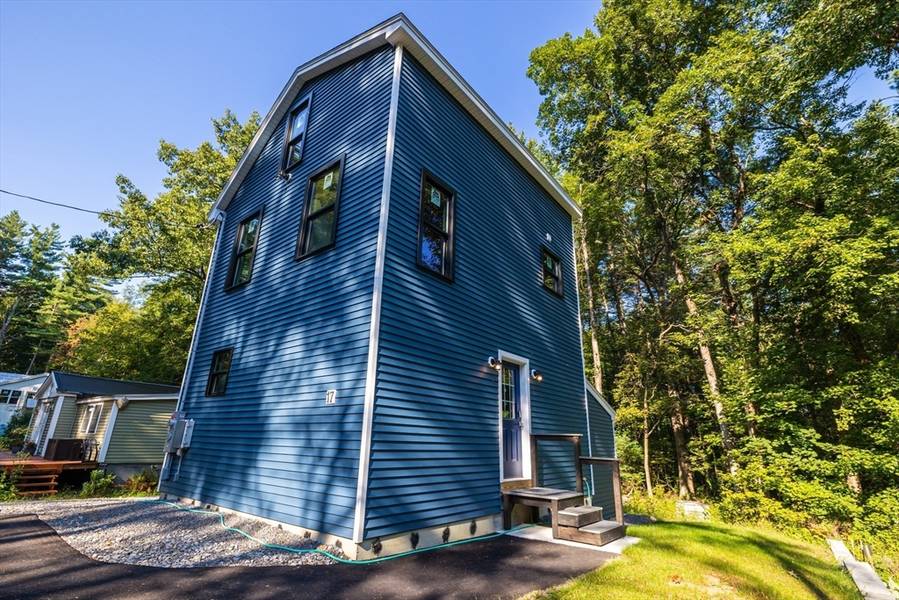 17 Charlestown, Derry, NH 03038