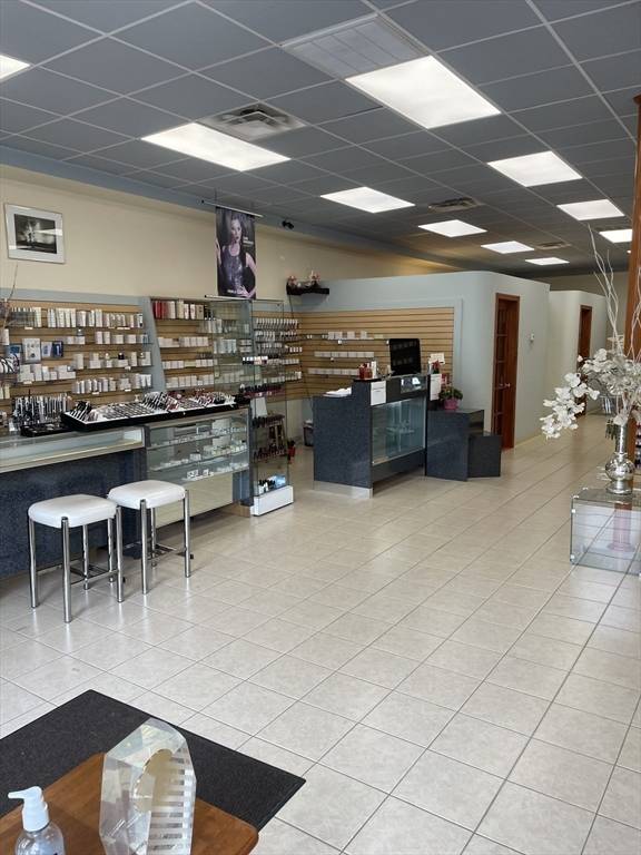 Arlington, MA 02474,715 Massachusetts Ave