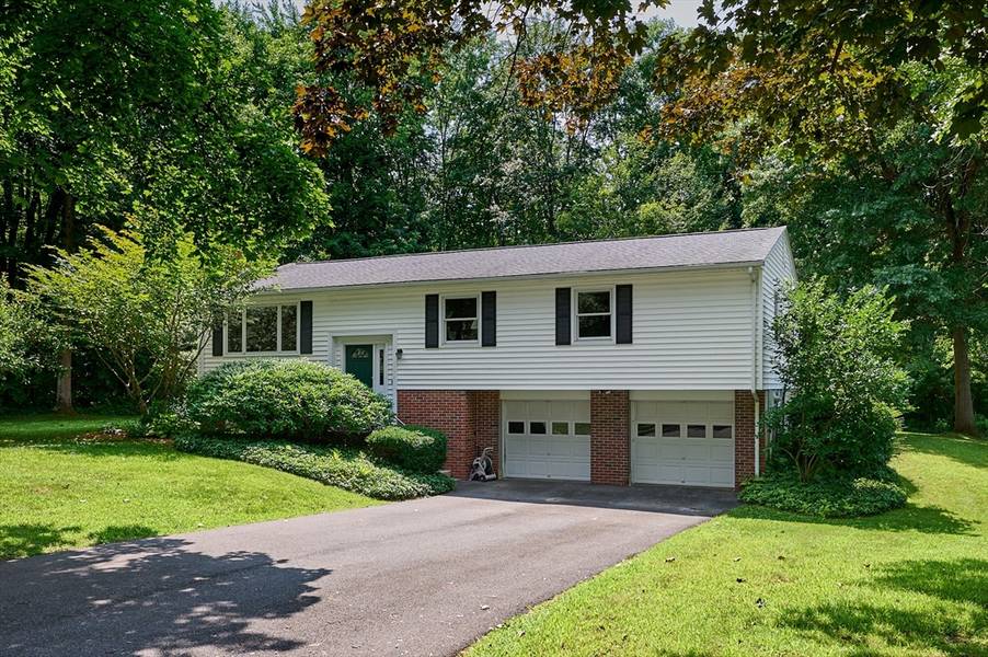 21 Atwater Cir, Amherst, MA 01002