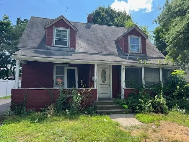 31 Grape St, Woburn, MA 01801