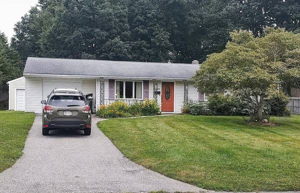 28 Lazywood Lane, Swansea, MA 02777