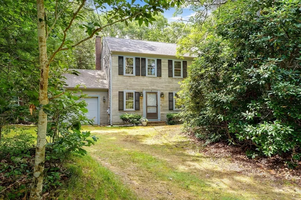 Barnstable, MA 02648,8 Wren Ln