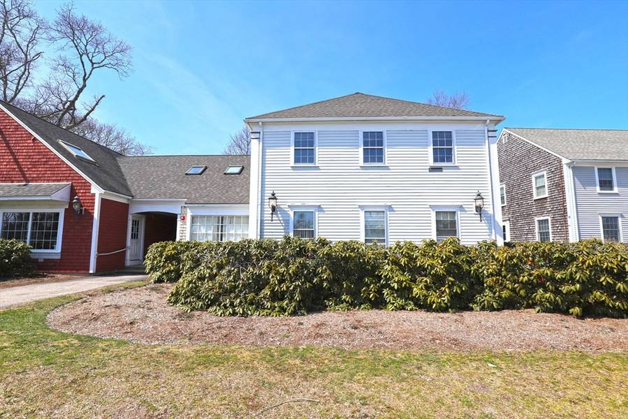 314 Gifford St #6&8, Falmouth, MA 02540