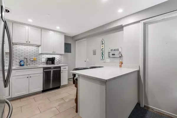 Arlington, MA 02474,2 Colonial Village Drive #4