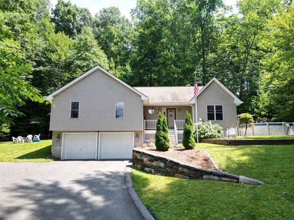 72 Cara Ln, Springfield, MA 01028