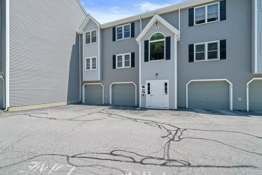 124 Tennis Plaza #16, Dracut, MA 01826