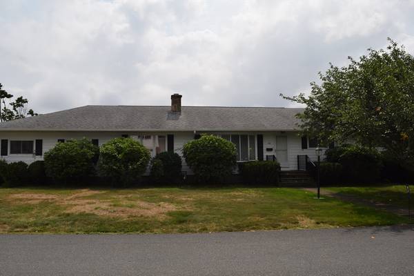 82 Cornhill Rd, Somerset, MA 02725