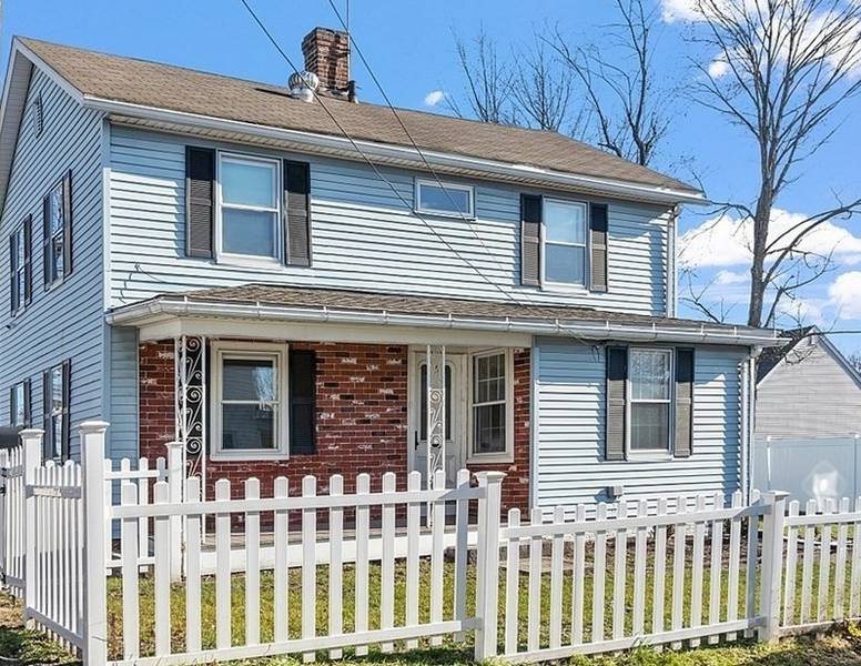 5 Eaton Pl, Leominster, MA 01453