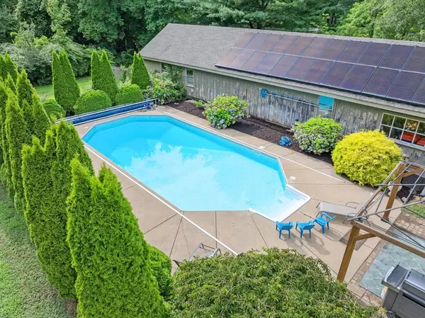 Rochester, MA 02770,355 Snipatuit Rd