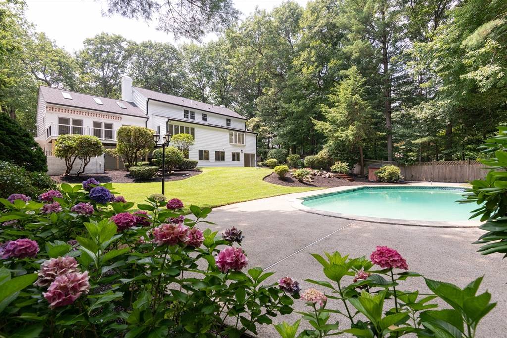 Lynnfield, MA 01940,48 Grey Lane