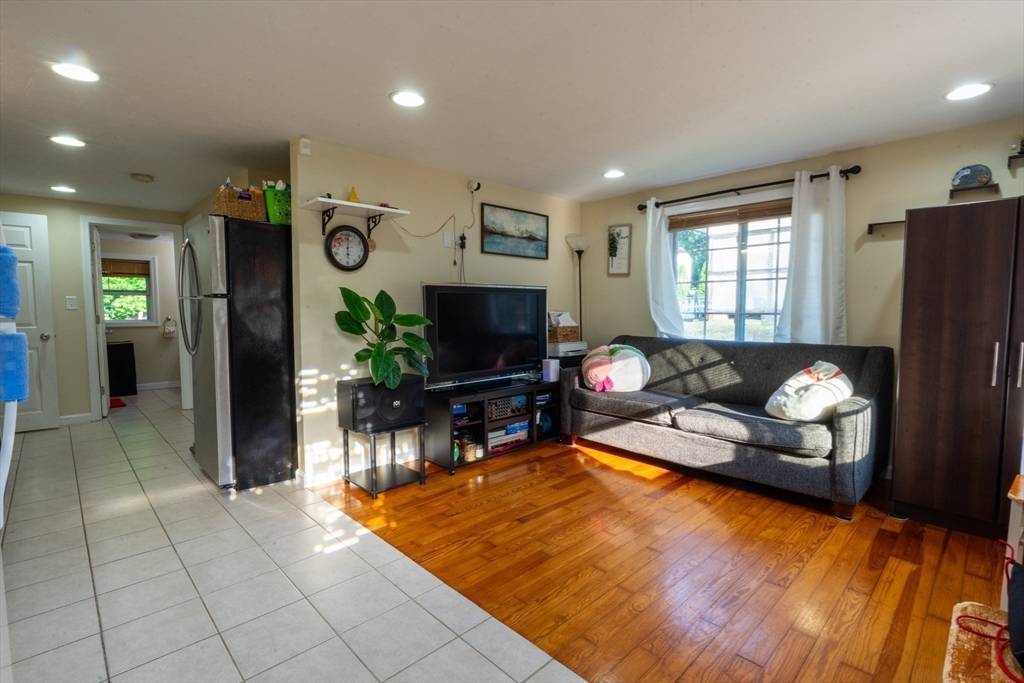 Lowell, MA 01850,195 Humphrey St