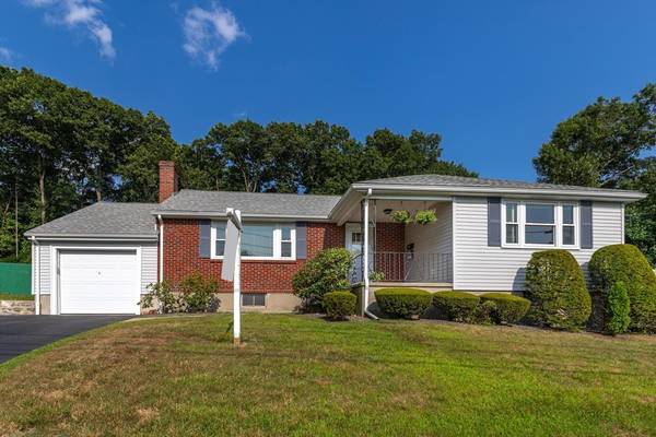 15 Magnolia Ter, Wakefield, MA 01880