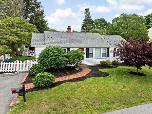 10 Bayberry Rd, Bourne, MA 02532