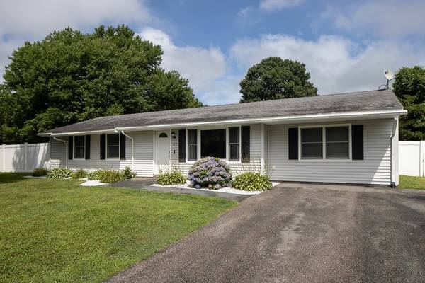 27 Utica Ln, Dartmouth, MA 02747