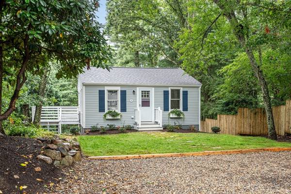 32 Deer Pond Rd, Falmouth, MA 02536