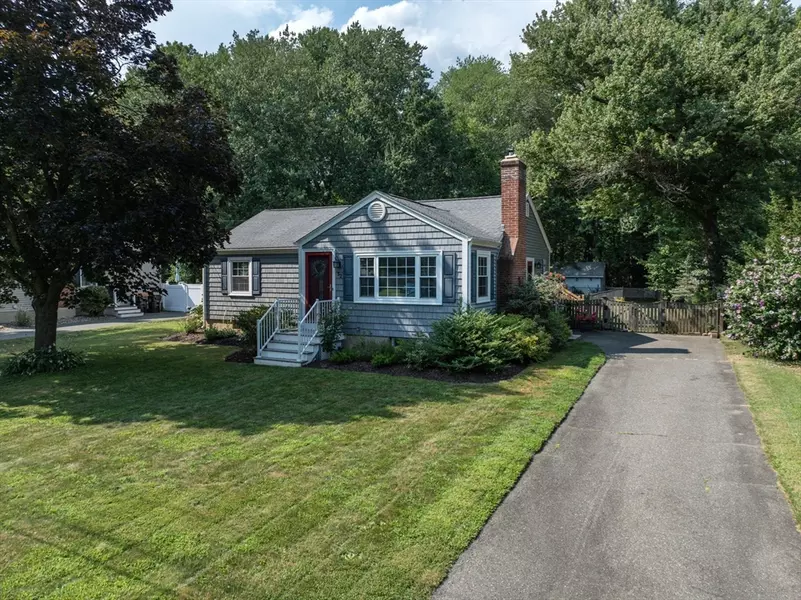 52 Simpson Cir, Agawam, MA 01001