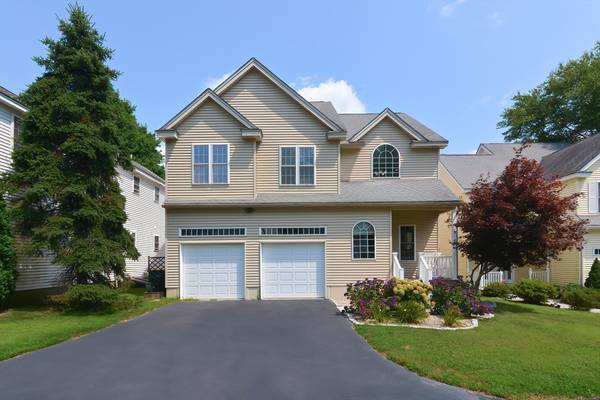 Uxbridge, MA 01569,8 Queen Of Roses Ln #8