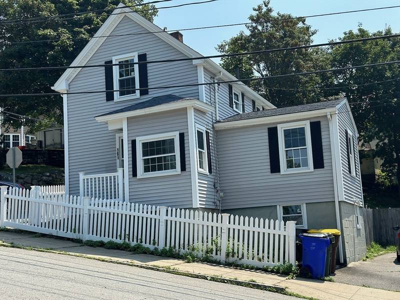 181 Weetamoe St, Fall River, MA 02720