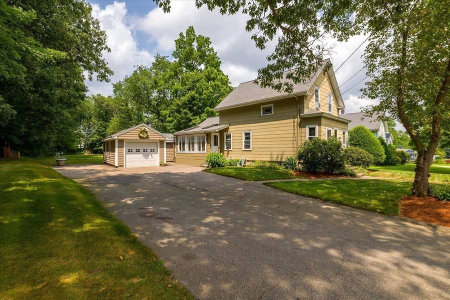 14 Stone St, Auburn, MA 01501