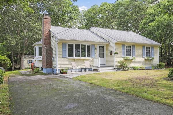 31 Weston Rd, Falmouth, MA 02556