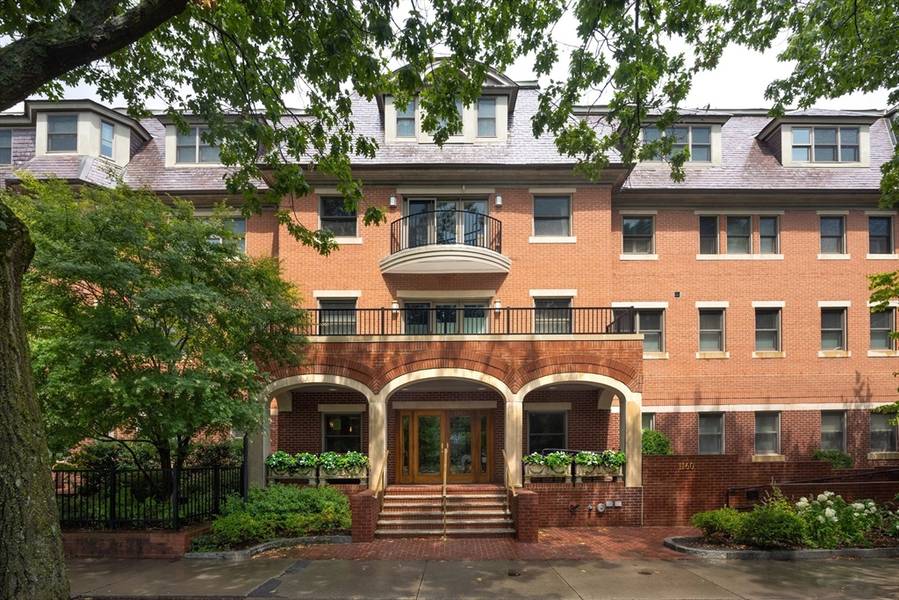 1160 Beacon #202, Brookline, MA 02446